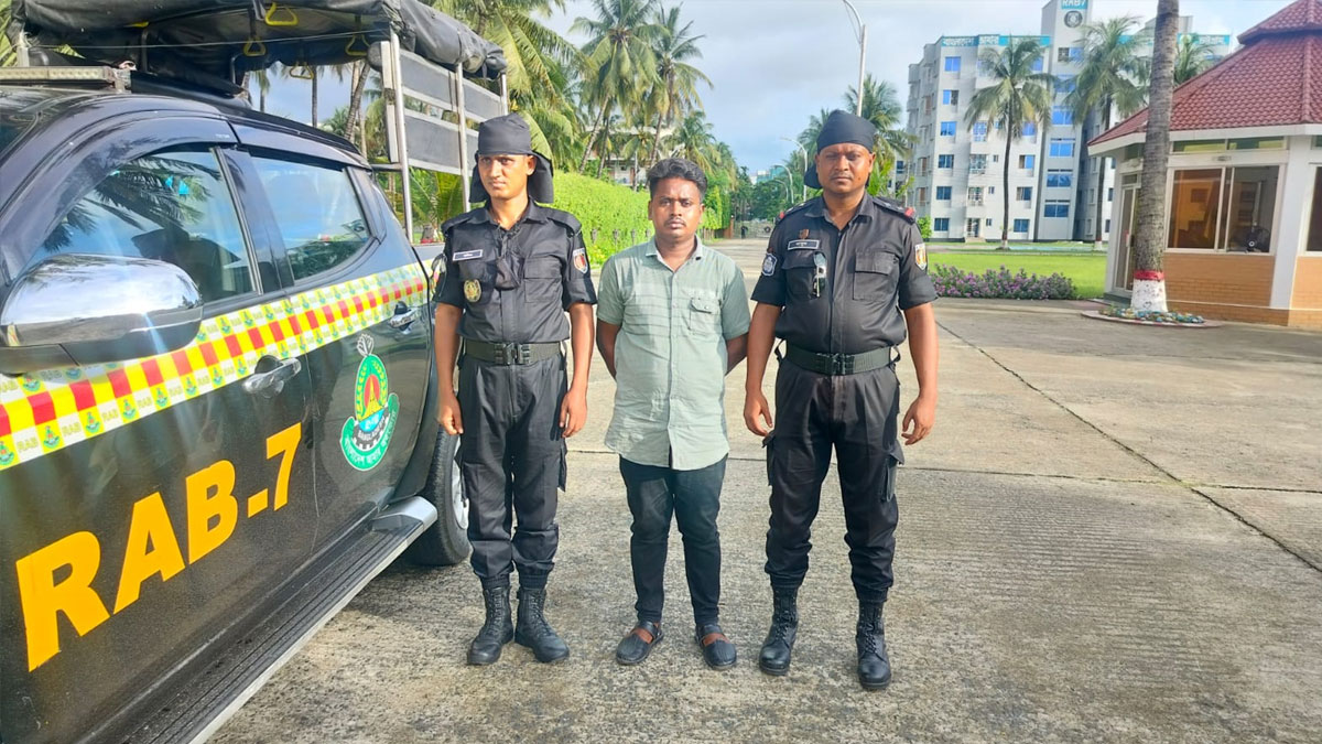 চাকরি দেওয়ার প্রলোভনে লাখ লাখ টাকা আত্মসাৎ