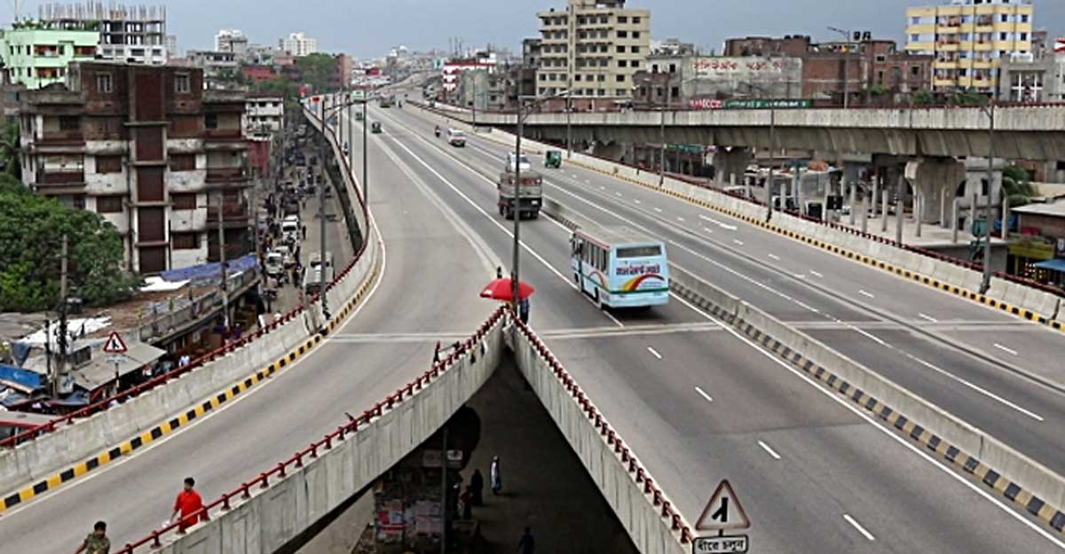 হানিফ ফ্লাইওভারে লাব্বাইক বাসের ধাক্কায় নারী আইনজীবী নিহত