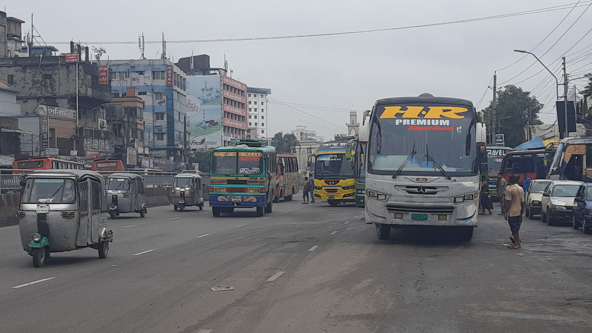 ঢাকা ফেরা যাত্রীর চাপ কম গাবতলীতে