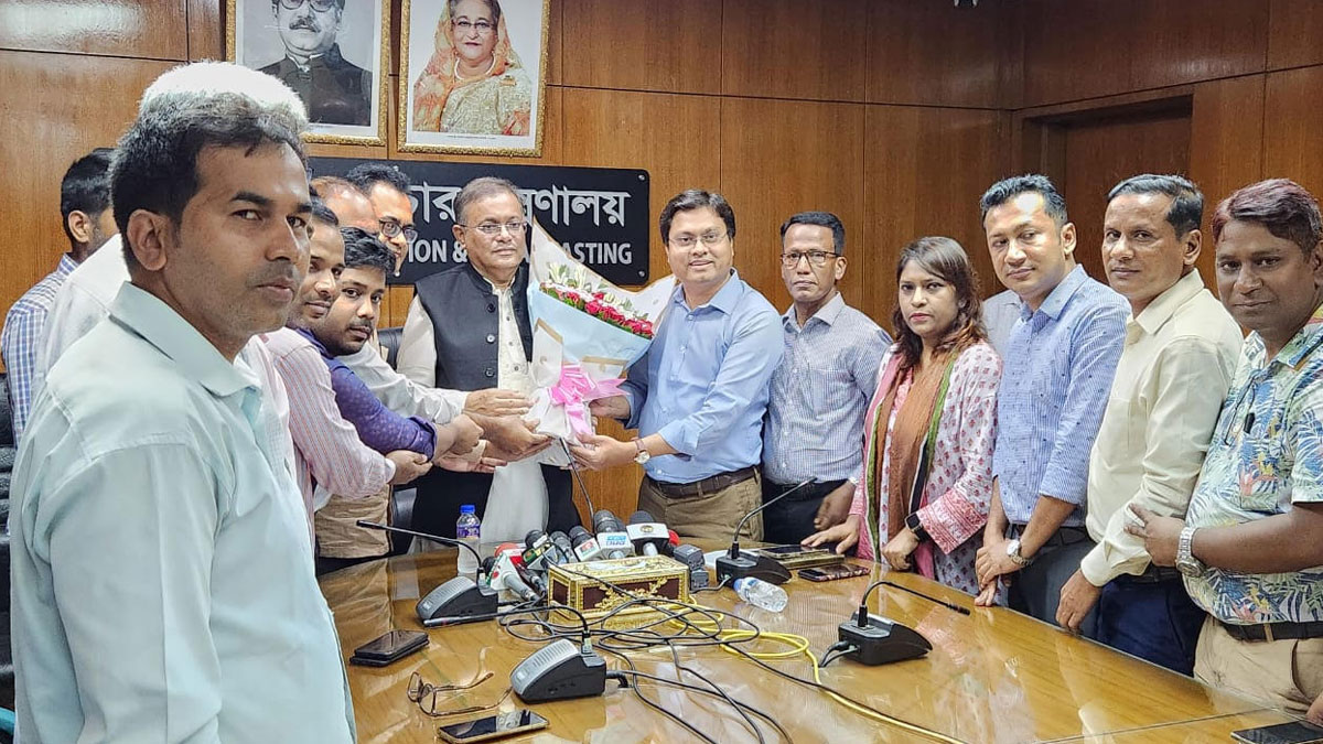 সরকার কোনোভাবেই ইন্টারনেট নিয়ন্ত্রণ করে না : তথ্যমন্ত্রী