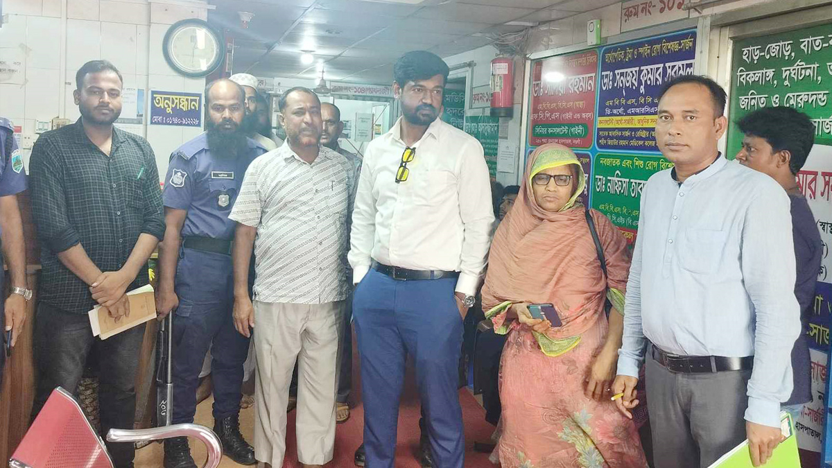 নওগাঁয় হাসপাতাল ও ক্লিনিকে ভোক্তার অভিযান, জরিমানা ৭০ হাজার