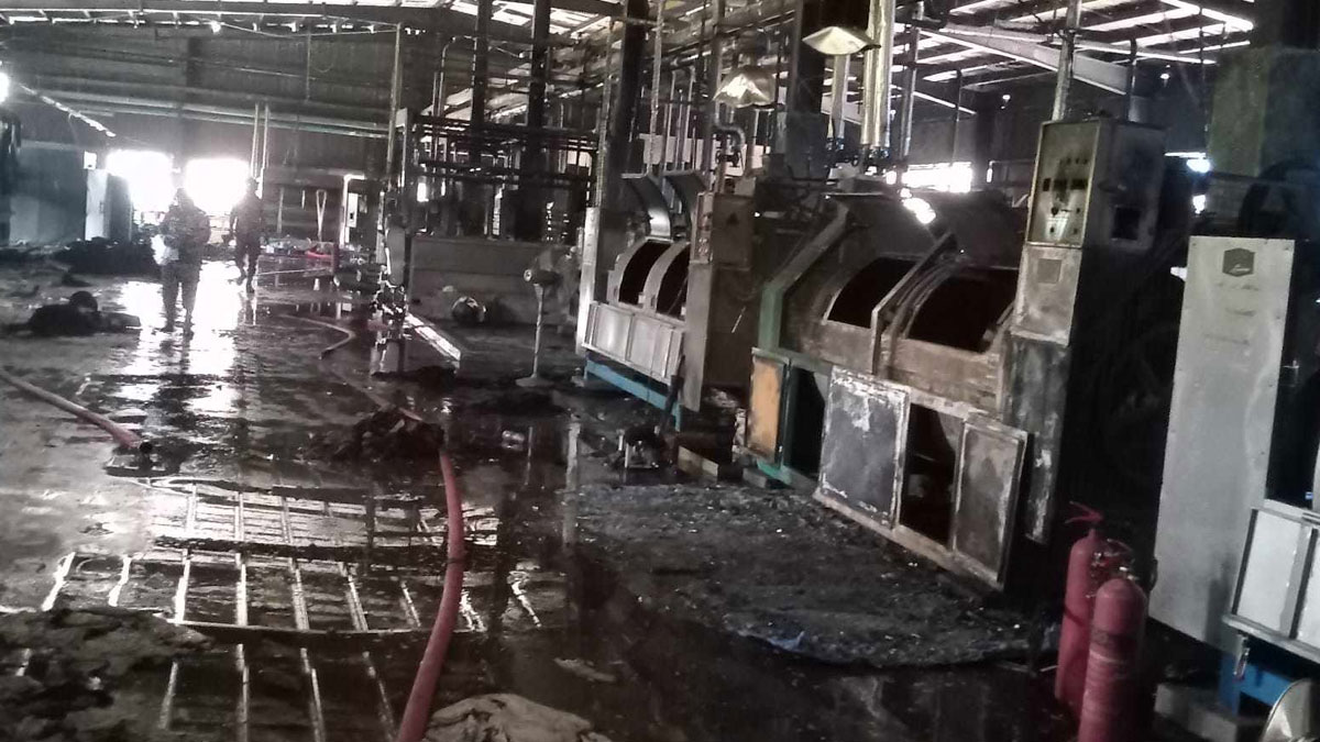 ফতুল্লায় ফকির এপারেলসে আগুন, ৮ ইউনিটের চেষ্টায় নিয়ন্ত্রণ