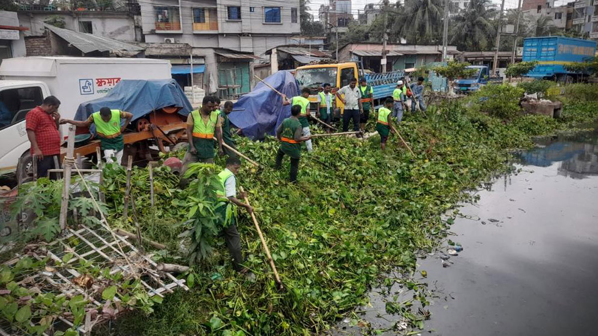 দক্ষিণ সিটির ৭ খালে ১২শ পরিচ্ছন্নতাকর্মীর বিশেষ অভিযান