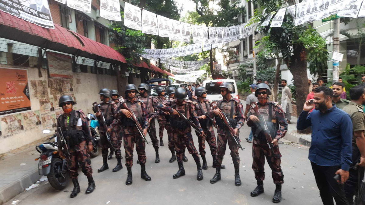 হিরো আলমকে মারধর, বিদ্যানিকেতন স্কুল এলাকায় নিরাপত্তা জোরদার
