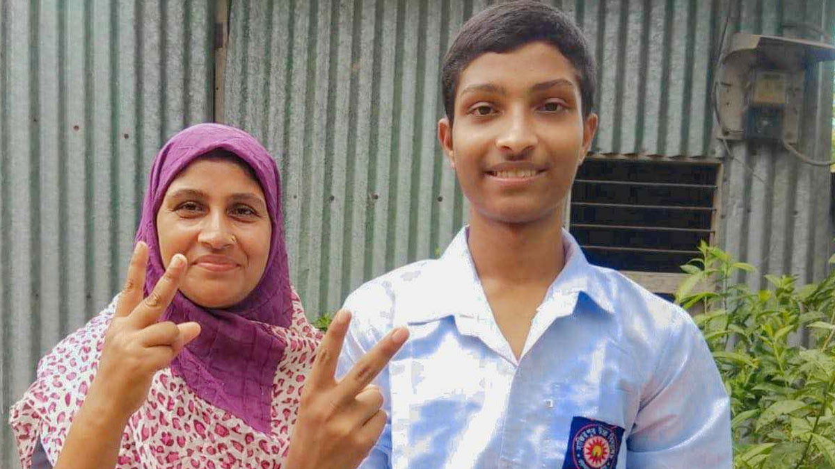 একসঙ্গে মা-ছেলের এসএসসি জয়