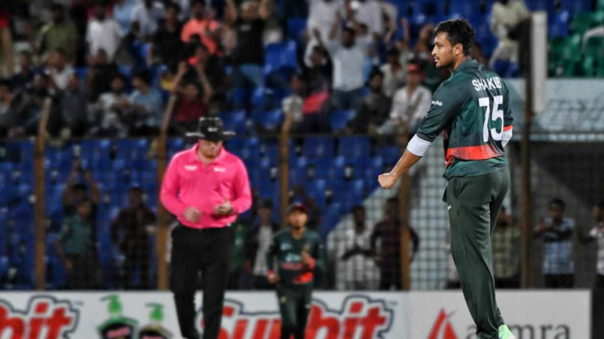আফগানদের ওপেনিং জুটি ভাঙলেন সাকিব