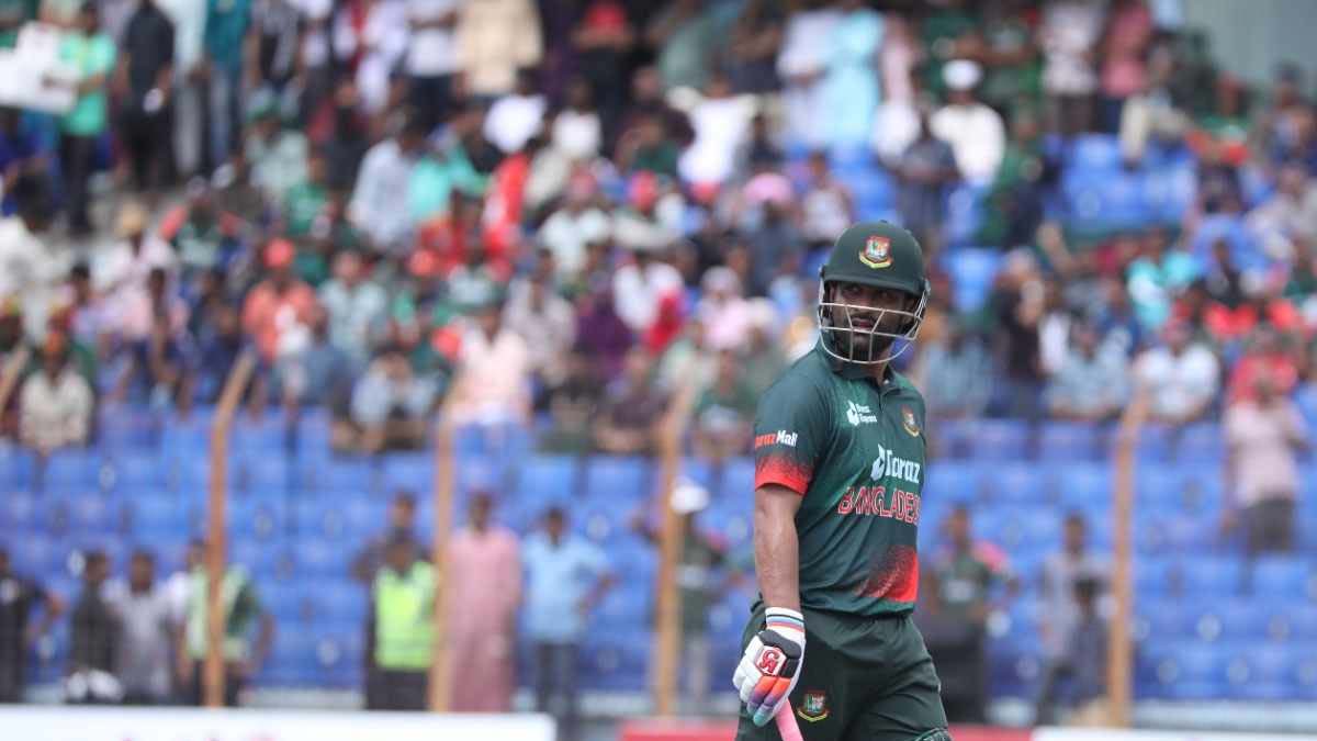 প্রশ্ন রেখে সাজঘরে তামিম
