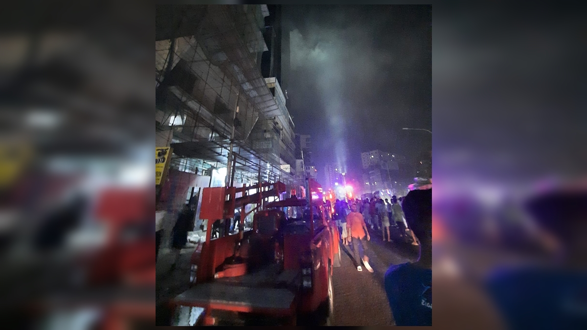 শ্যামলীর বহুতল ভবনে আগুন, নিয়ন্ত্রণে ১৪ ইউনিট