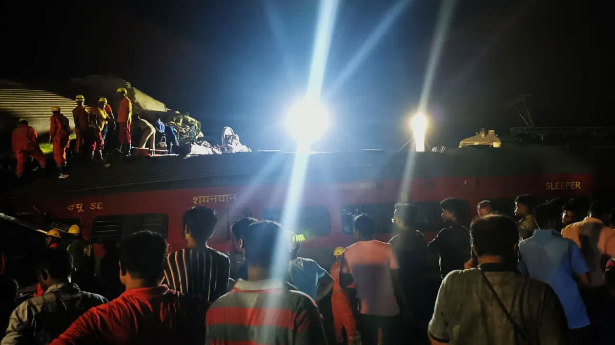 হঠাৎ ‘কানফাটা’ শব্দ, তারপর গিয়ে দেখেন... 