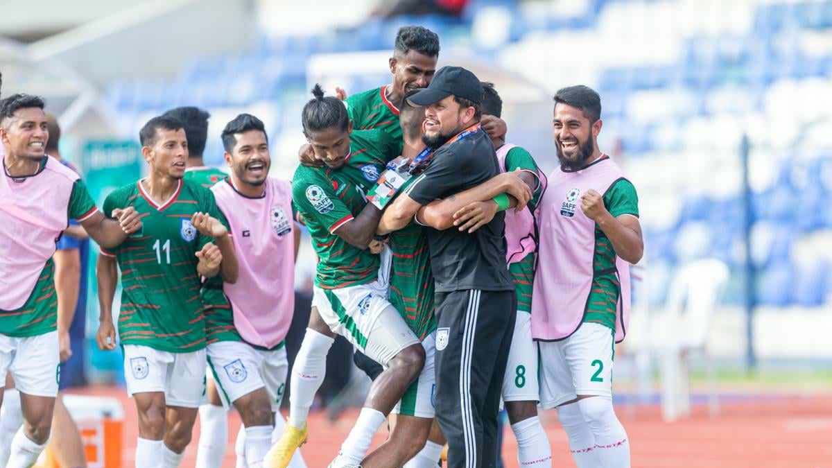২৩ বছর পর পিছিয়ে থেকে বাংলাদেশের জয়