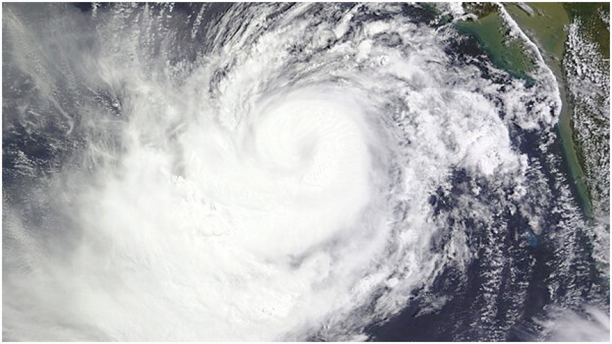 ঘূর্ণিঝড় বিপর্যয়: সাগরে ডুবে-দেয়াল চাপায় নিহত ৭