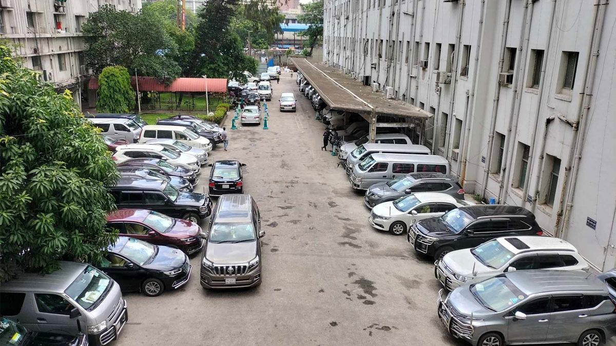 সচিবালয়ে ঈদের আমেজ, উপস্থিতি কম
