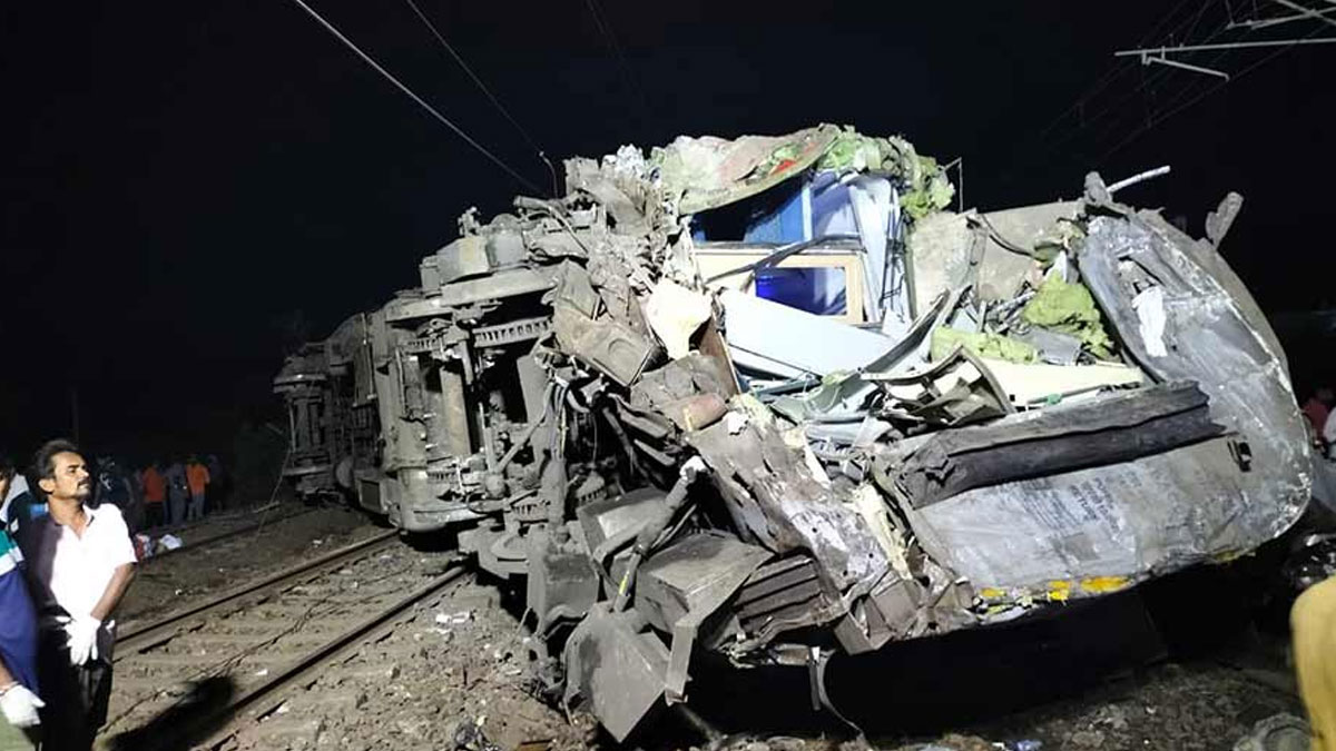 ভারতে ভয়াবহ ট্রেন দুর্ঘটনায় প্রাণে বাঁচলেন ঝিনাইদহের দম্পতি