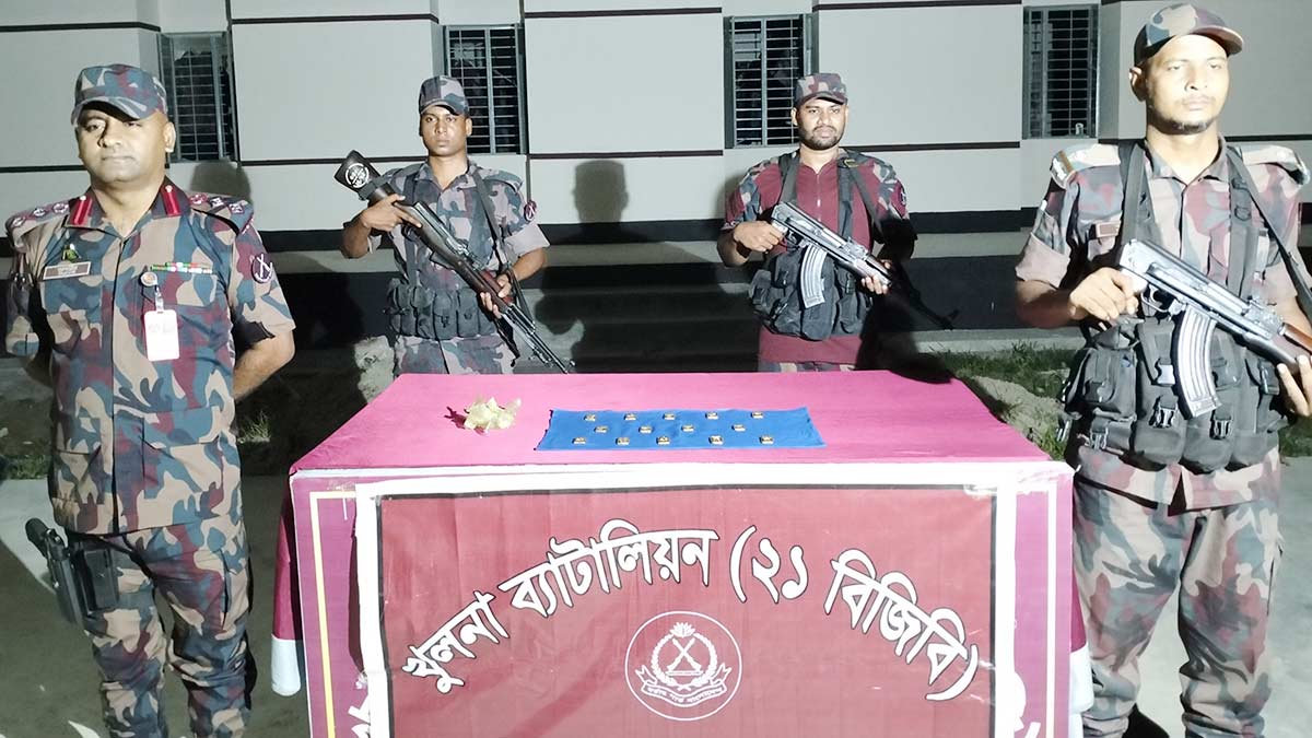 দেড় কোটি টাকার স্বর্ণ ফেলে নদীতে ঝাঁপ!