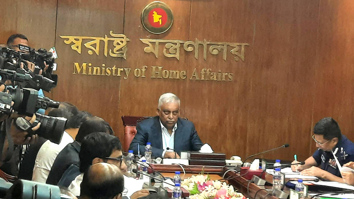 ঈদের ছুটি একদিন বাড়ানোর প্রস্তাব যৌক্তিক : স্বরাষ্ট্রমন্ত্রী