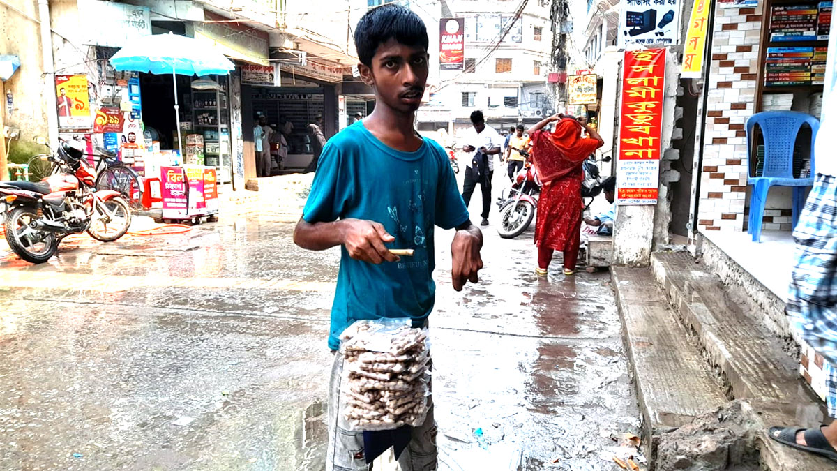 ‘আমি ভিক্ষা করি না, হালাল পথে কামাই করে খাই’