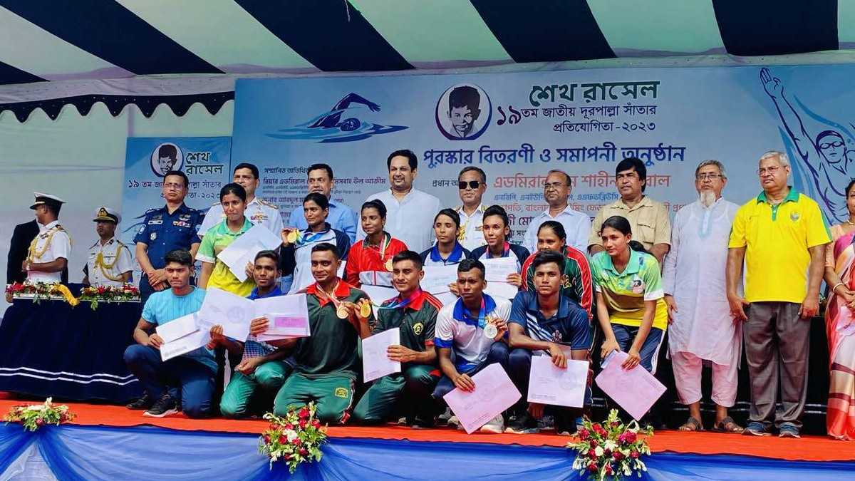 গোমতীতে দূরপাল্লার সাঁতার