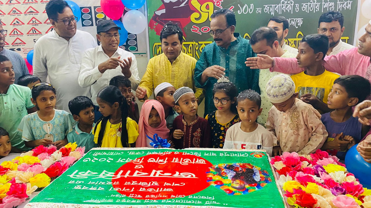 সুবিধাবঞ্চিতদের নিয়ে কেক কেটে বঙ্গবন্ধুর জন্মদিন উদযাপন