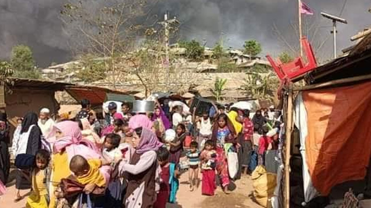 ৩ ঘণ্টার আগুনে গৃহহারা কয়েক হাজার রোহিঙ্গা