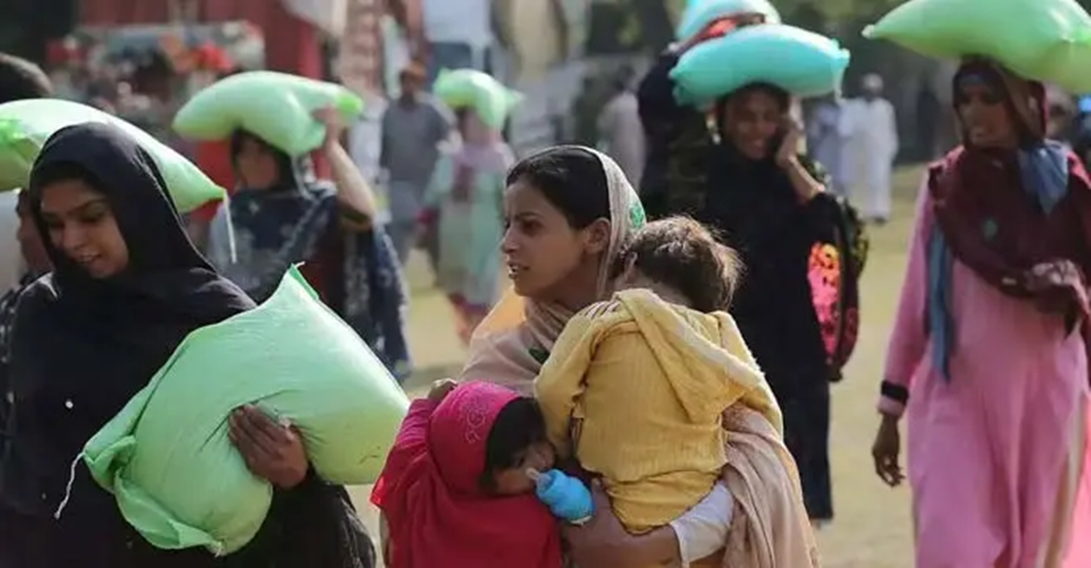 পাকিস্তানে আটা নিতে গিয়ে পদদলিত হয়ে নিহত ৪