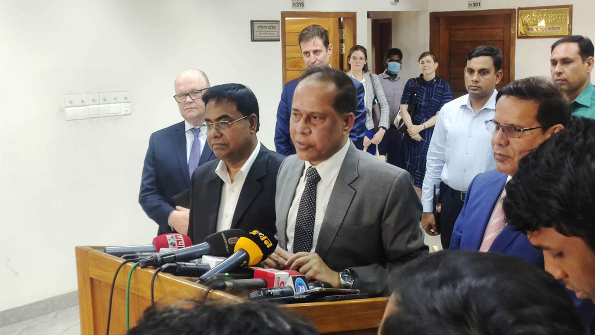 মধ্যস্থতা করব না, চাইলে সহযোগিতা করব : সিইসি