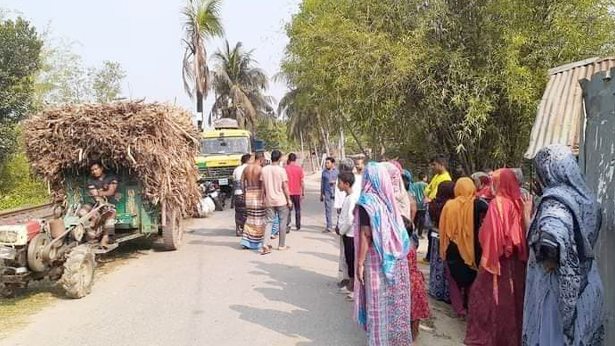 অসুস্থ বাবাকে হাসপাতালে নেওয়ার পথে প্রাণ গেল ছেলের