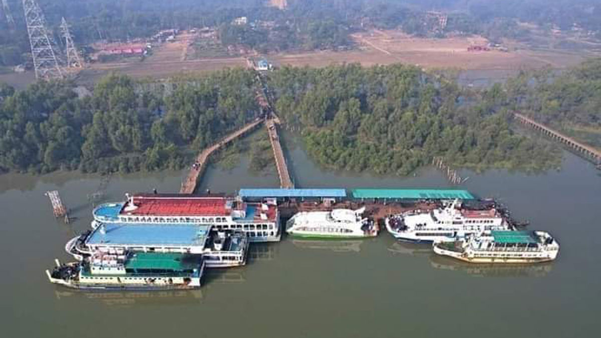 বৈরী আবহাওয়ায় সেন্টমার্টিনে জাহাজ চলাচল বন্ধ