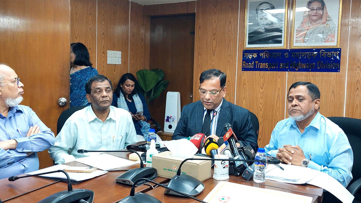 অপরিপক্ব লোকের হাতে মোটরসাইকেল চলে গেছে : সড়ক সচিব