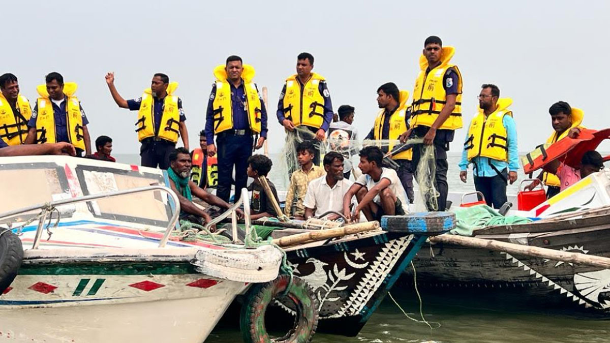 জাটকা ধরায় শরীয়তপুরের ৯ জেলে চাঁদপুরে আটক