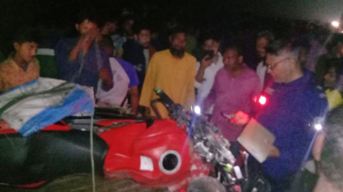 ওভারটেক করতে গিয়ে মোটরসাইকেলের দুই আরোহী নিহত