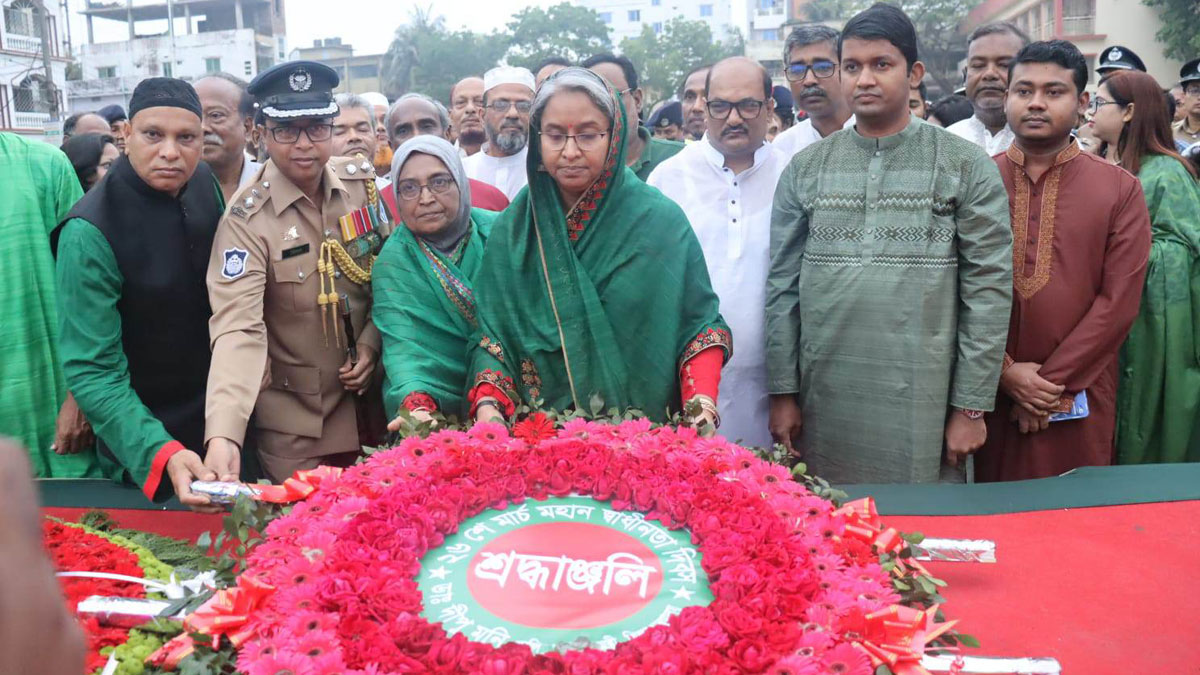 স্বাধীনতা দিবসে বীর শহীদদের প্রতি শিক্ষামন্ত্রীর শ্রদ্ধা