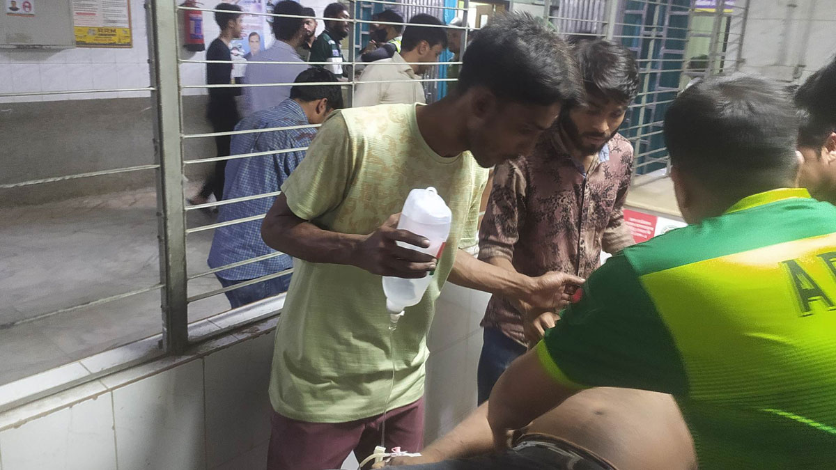 গুলিস্তানে বিস্ফোরণ : রক্তদাতাদের ঢামেকে যাওয়ার আহ্বান