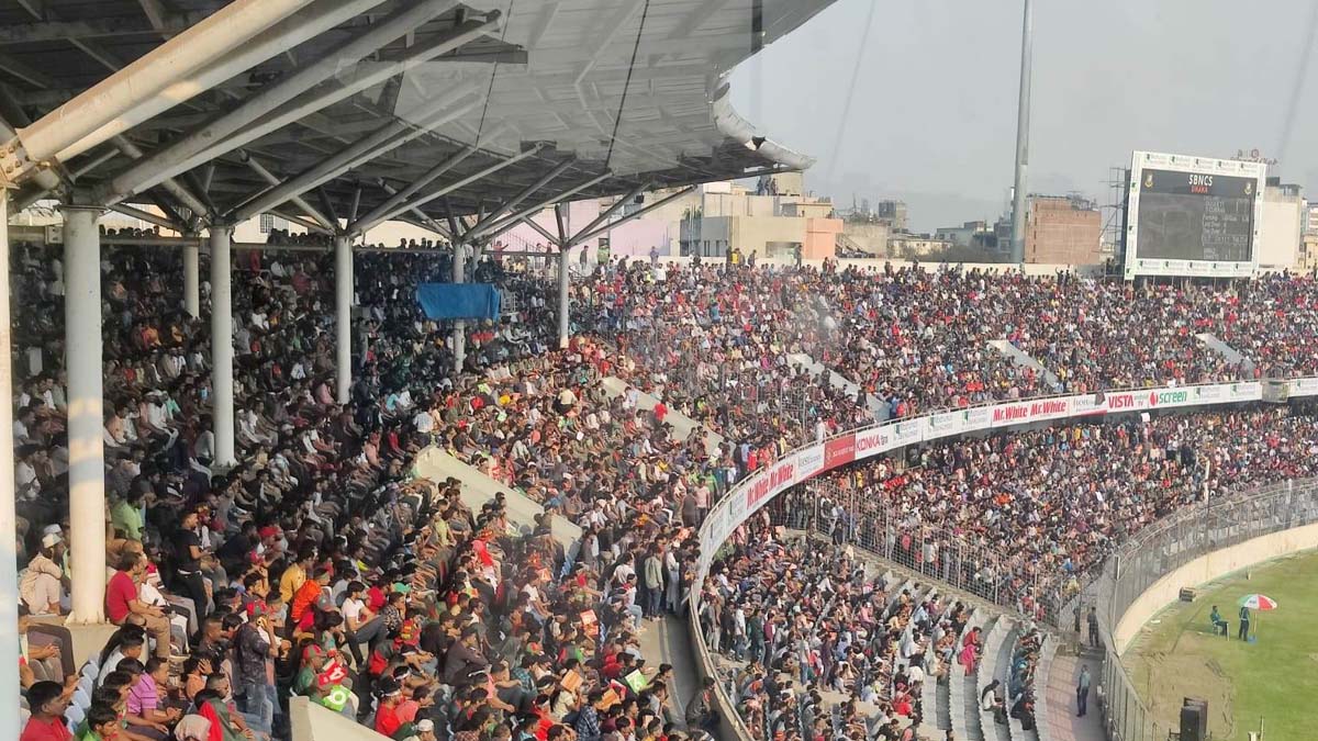 গ্যালারিতে 'বাংলাদেশ, বাংলাদেশ' চিৎকার