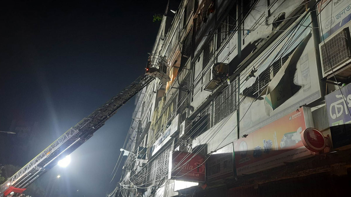 বিস্ফোরণ হওয়া ভবন থেকে ৪০ জনকে উদ্ধার