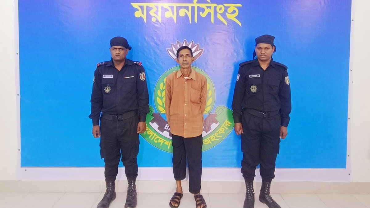 ভাইকে হত্যার ২০ বছর পর ধরা খেলেন ভাই