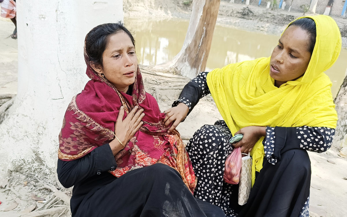 ছেলেমেয়ের কাছে বেড়াতে যাওয়ার পথে পুড়ে অঙ্গার মা