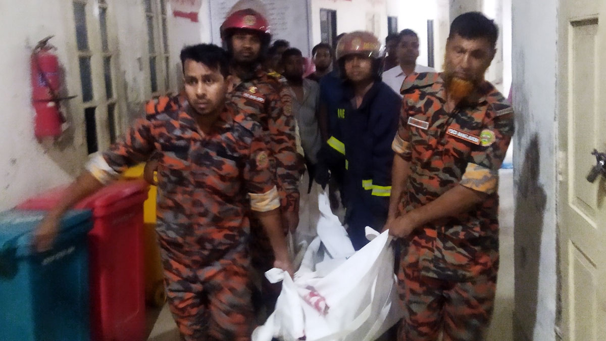 পিরোজপুরে বাসচাপায় প্রাণ গেল ৪ জনের