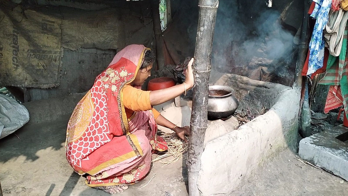 ‘দুই দিন ধরে ইফতারে সেদ্ধ আলু খাচ্ছি’