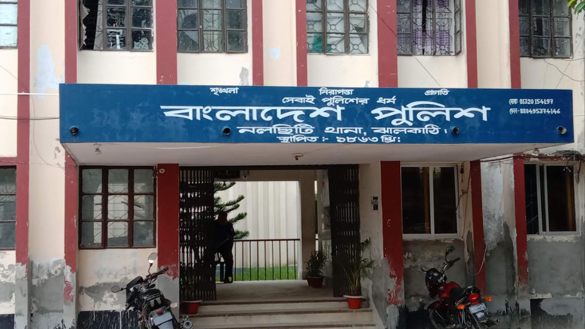 সড়কে পড়েছিল স্কুলছাত্রসহ ২ জনের রক্তাক্ত মরদেহ