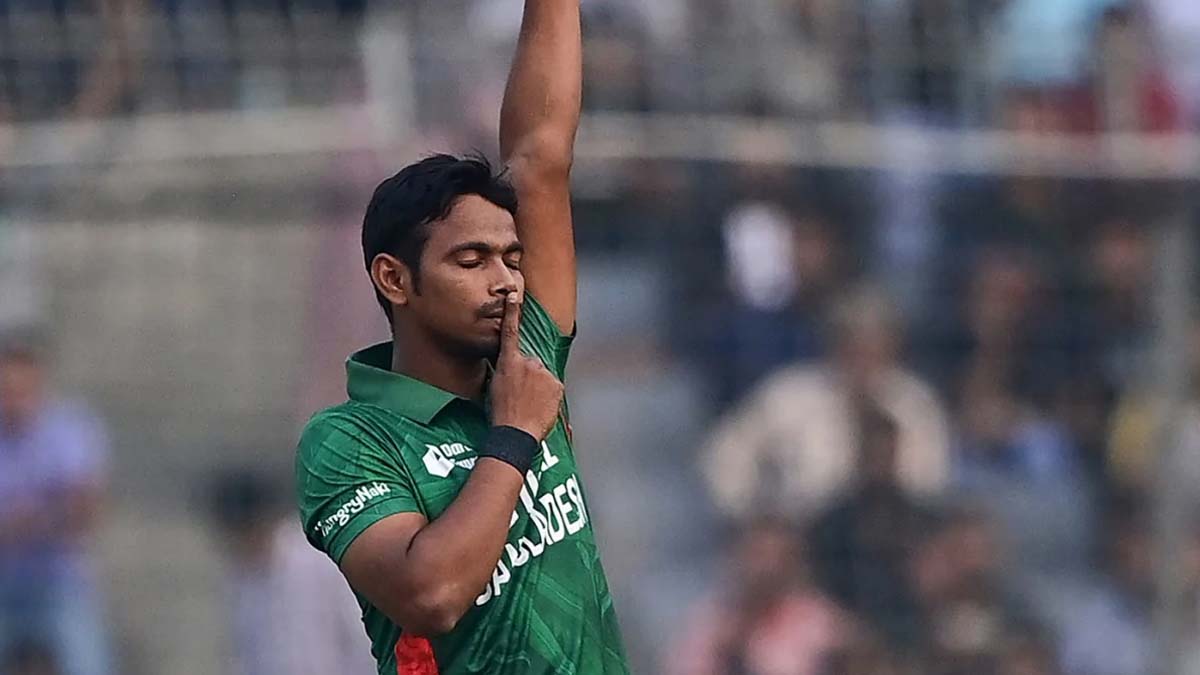 প্রথম ওভারেই উইকেট পেলেন অভিষিক্ত তানভীর