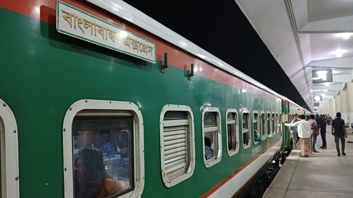 ট্রেন চলাচল স্বাভাবিক, সাড়ে ৩ ঘণ্টা পর ছাড়ল বাংলাবান্ধা এক্সপ্রেস