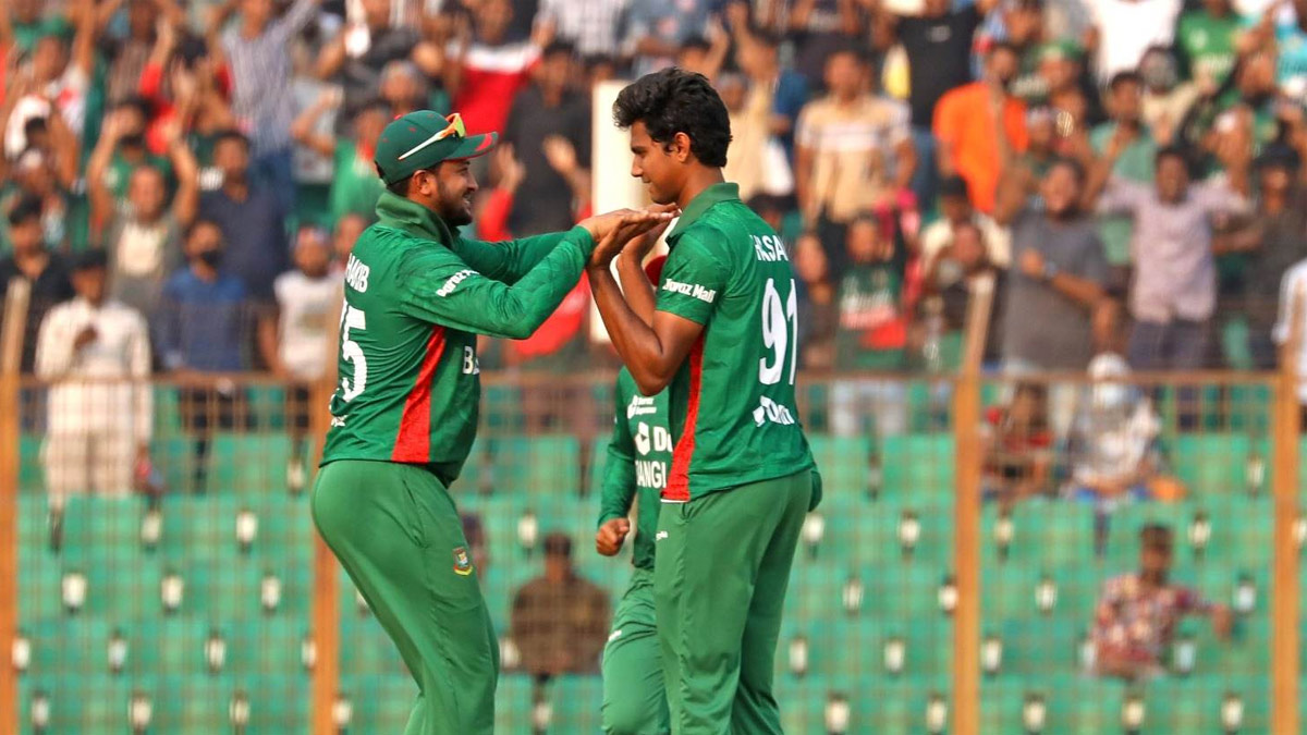হাসানের আগুনে পুড়েছে আয়ারল্যান্ড