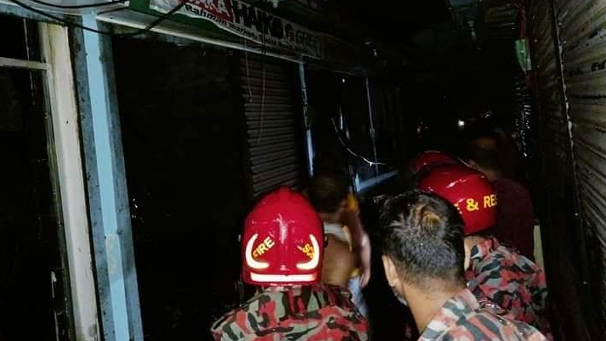 ভোলায় আগুনে ৩ দোকান পুড়ে ছাই