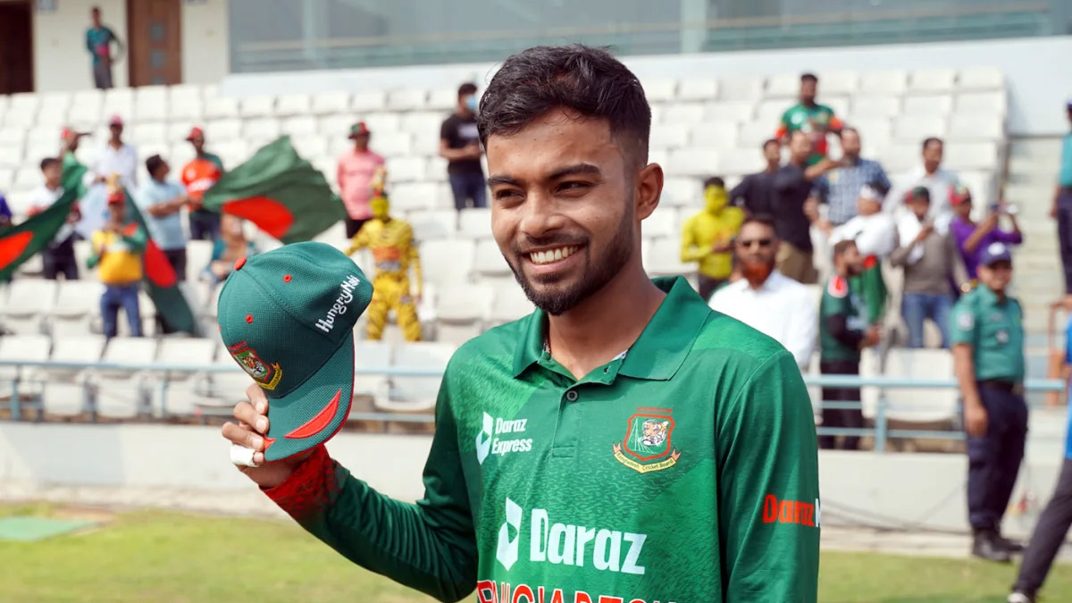 হাফ সেঞ্চুরিতে অভিষেক রাঙালেন হৃদয়