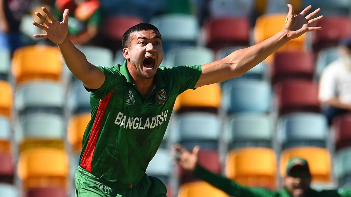 ফিফটির ম্যাচে ক্যারিয়ার সেরা বোলিং তাসকিনের