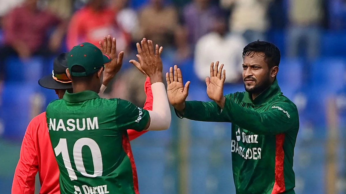 আইরিশ শিবিরে প্রথম আঘাত হানলেন সাকিব