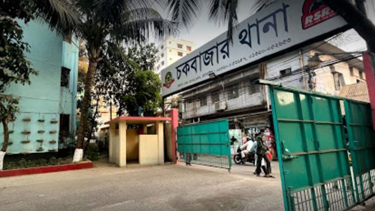 চানখারপুলে স্ত্রীকে ইভটিজিংয়ে বাধা দেওয়ায় যুবককে কুপিয়ে হত্যা