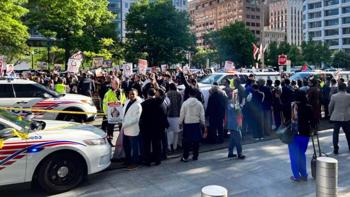 বিশ্বব্যাংকের সামনে আ.লীগ-বিএনপি সমর্থকদের সংঘর্ষ