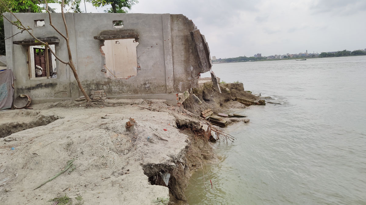 ঘূর্ণিঝড় মোখা : বরিশালে প্রকট নদী ভাঙনের শঙ্কা