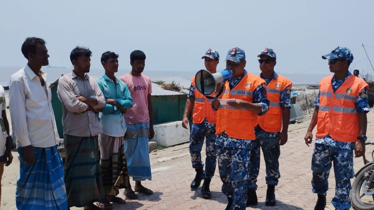 মোখা : পাঁচ নম্বরে কল করে নেওয়া যাবে কোস্ট গার্ডের সেবা